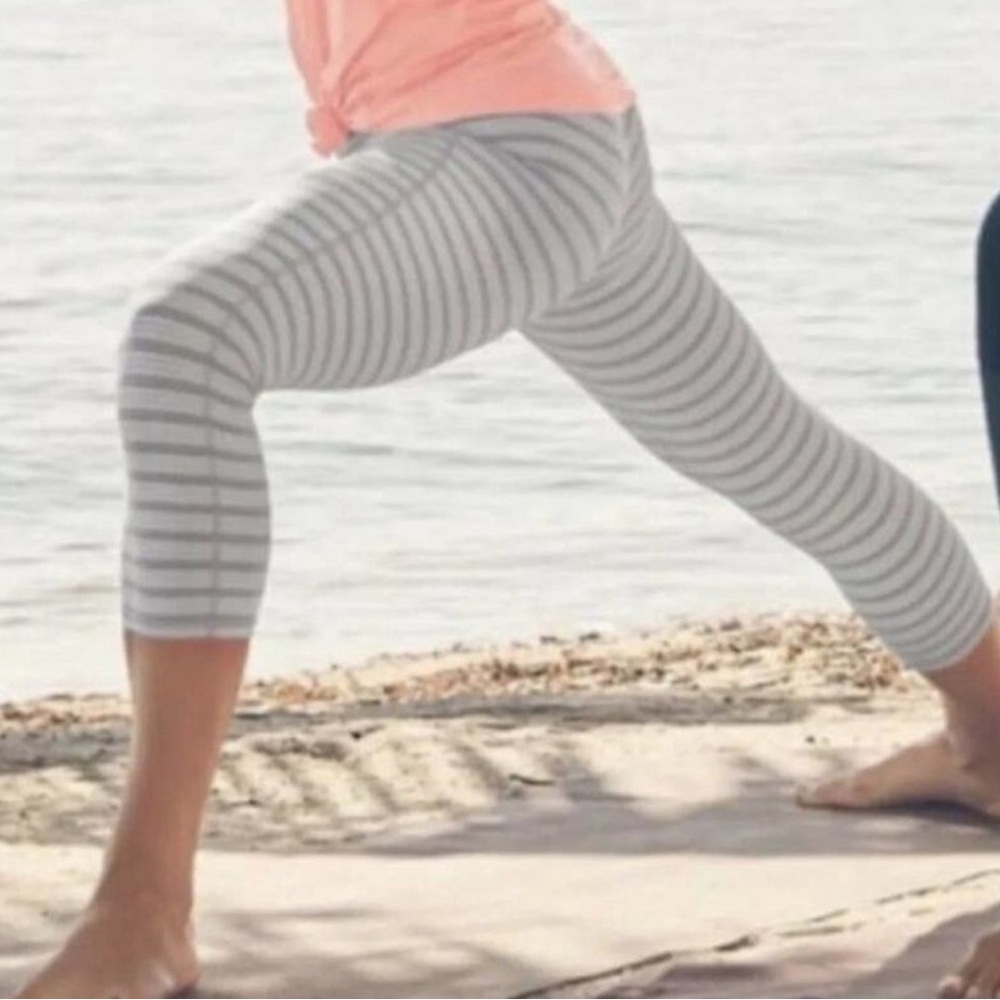 Athleta High Rise Heather Stripe Chaturanga‎ Capri M